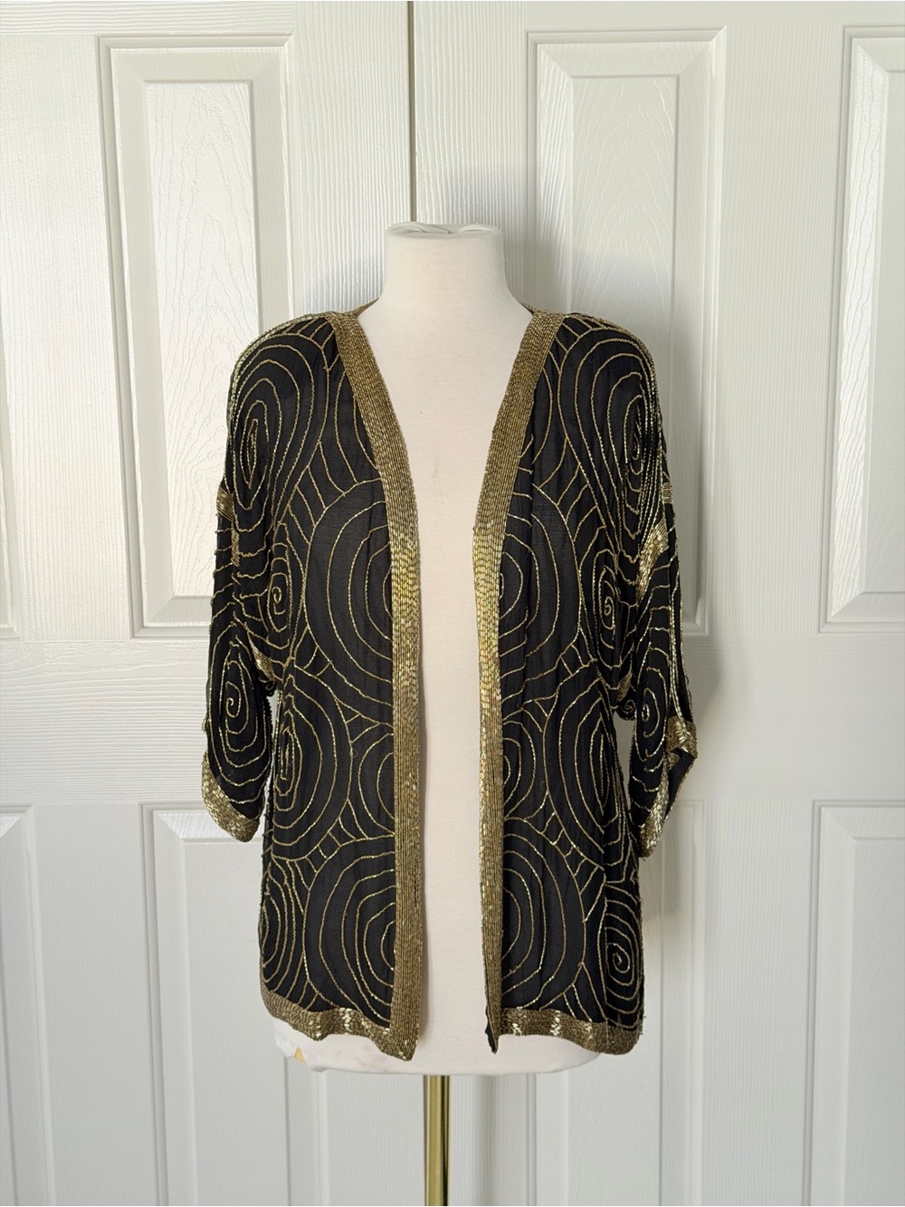 Vintage Gatsby Flapper Style Black and Gold Sequin Open Jacket
100% Silk